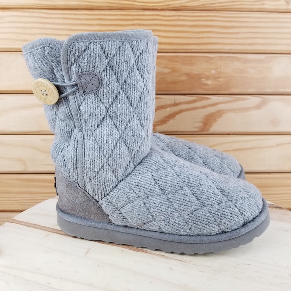UGG Shoes - UGG Women's Gray Mountain Quilted 3176 Round Toe Pull On Winter Boots Size US 8